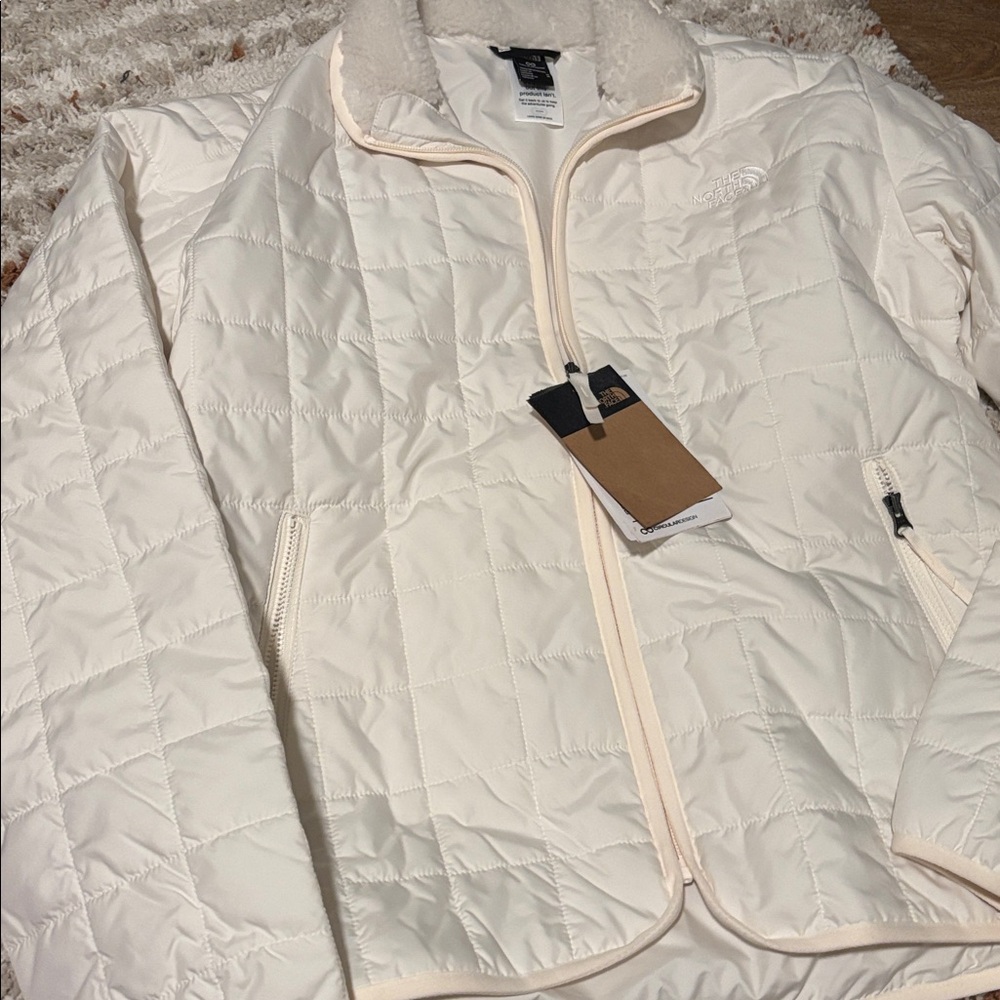 The North Face Women's White Quilted Puffer Jacket - Picture 4 of 8